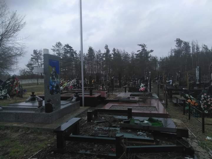 Оккупанты оскверняют могилы украинских воинов под Северодонецком